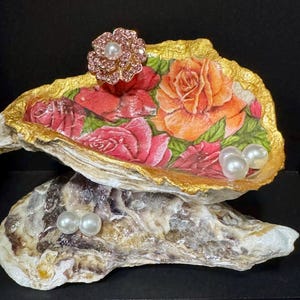 Rose flower Oyster shell ring dish, decoupage trinket dish, gifts for her, coastal decor, bridesmaid gift, Housewarming gift, Shell jewelry