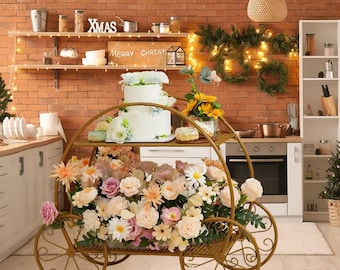 Cinderella Carriage Cake Stand: Fairytale Wedding Centerpiece