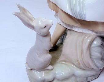 Lladró Rabbits Food #4826 Porcelain Figurine – Young Girl With