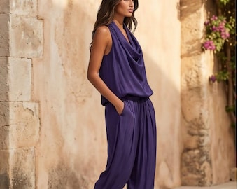 Elegante conjunto de dos piezas para mujer, top sin mangas con cuello drapeado y pantalón ancho de talle alto, ideal para la oficina en verano o para un look casual chic.