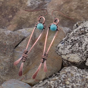 Pendientes rústicos de envoltura de alambre de cobre y turquesa, pendientes boho, pendientes de cobre, pendientes de piedra, pendientes minimalistas, regalo de aniversario imagen 3