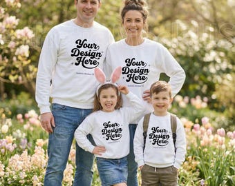 Weißes Gildan 18000 Familien-Oster-Mockup (Outdoor, PNG) | Lifestyle-T-Shirt-Mockup (Papa, Mama, Kinder) | Weißes Sweatshirt (Minimalismus, Trend)