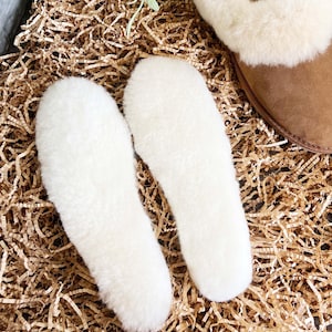 Pure Sheepskin Innersoles, Insoles that Keep Feet Comfy and Warm Naturally, Great Gift for Autumn and Winter Wear,  Made in New Zealand