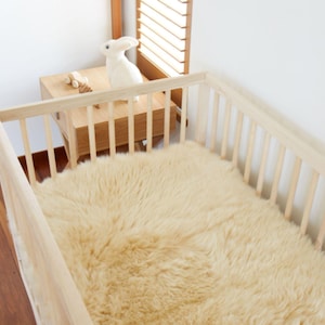 Base de piel de oveja para cuna