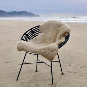 New Zealand Sheepskin Rug: Genuine Lambskin for Natural Comfort image 2