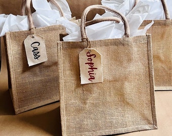Medium Burlap Tote Bag with Personalized Name Tag, reusable Gift Bag Beach tote Bag, Bridesmaid Tote Bag with Tag