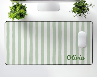 Preppy Green Stripes-bureauonderlegger: gepersonaliseerde salie en wit kantoordecor