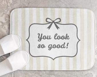 Preppy gestreepte badmat van traagschuim: crème en wit badkamerdecor