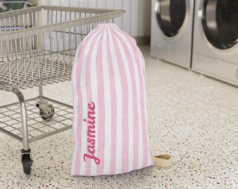 Gepersonaliseerde roze gestreepte waszak: Preppy College Dorm Organizer