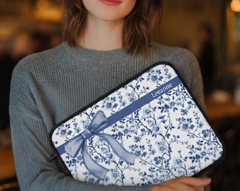 Laptophoes met blauw bloemenlint, gepersonaliseerde beschermer met ritssluiting, aanpasbare technische hoes, computeraccessoires cadeau, hoes met bloemenprint