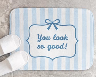Preppy blauw-wit gestreepte badmat: badkamerdecor van traagschuim