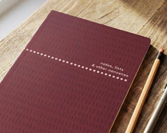 Notities, lijsten en andere onzin – A5-notitieboek met zachte kaft | Minimaal Merlot-dagboek | Modern bureaunotitieboek | Kleurentrend 2026