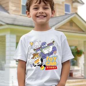 Disney Toy Story Woody Buzz & RC Racing 1995 Pixar-tröja, Toy Car Story-tröja, Disneyland Lightning MC Queen familjematchande t-shirt, barnpresent bild 2