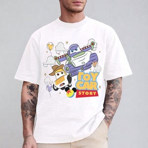 Disney Toy Story Woody Buzz & RC Racing 1995 Pixar-tröja, Toy Car Story-tröja, Disneyland Lightning MC Queen familjematchande t-shirt, barnpresent bild 3