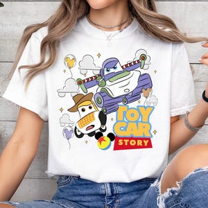 Disney Toy Story Woody Buzz & RC Racing 1995 Pixar-tröja, Toy Car Story-tröja, Disneyland Lightning MC Queen familjematchande t-shirt, barnpresent bild 1