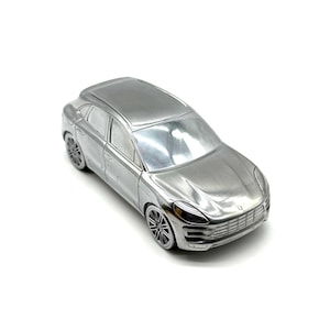 Porsche Macan Turbo Limited Edition Die-Cast Model Car – Luxury Collector’s Gift Box