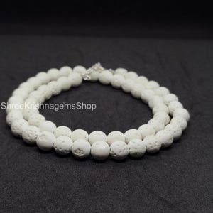 Minimalistyczny naszyjnik z białych koralików lawowych, 8 mm okrągła biżuteria fasetowana, naszyjnik z dyfuzorem olejków eterycznych, prezent dla niej w stylu zen yoga