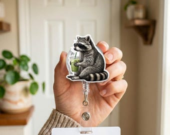 Portatarjetas de identificación de acrílico con diseño de mapache y café helado, accesorio para enfermera.