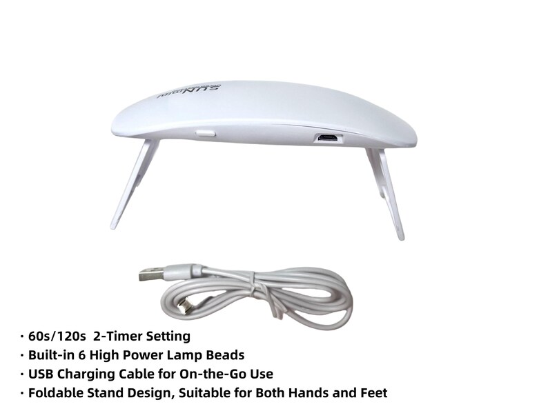 K&ouml;nnte beinhalten: Eine wei&szlig;e Nagellampe mit faltbarem St&auml;nder und USB-Ladekabel. Merkmale sind eine 60s/120s-Timer-Einstellung und eingebaute Lampenperlen. Geeignet f&uuml;r H&auml;nde und F&uuml;&szlig;e.