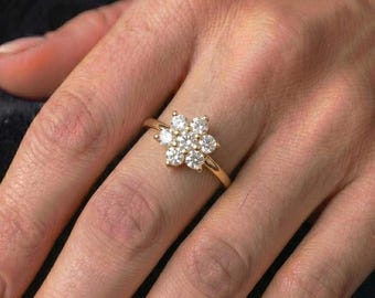Daisy Ring in Gold 0.5 CT Lab Diamond Flower Ring, Dainty Minimal Floral Jewelry, Gift for Women, Daily Wear