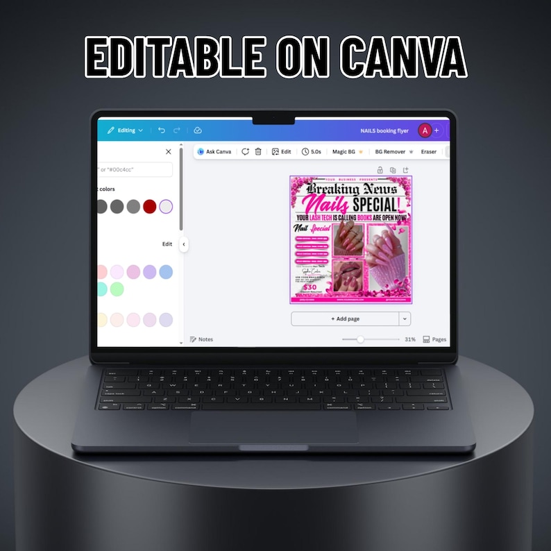 Puede incluir: Un port&aacute;til que muestra un folleto rosa y blanco con el texto "Breaking News Nails Special!". El folleto incluye im&aacute;genes de u&ntilde;as con manicura. El port&aacute;til est&aacute; sobre un pedestal gris oscuro, con las palabras "EDITABLE ON CANVA" en la parte superior.