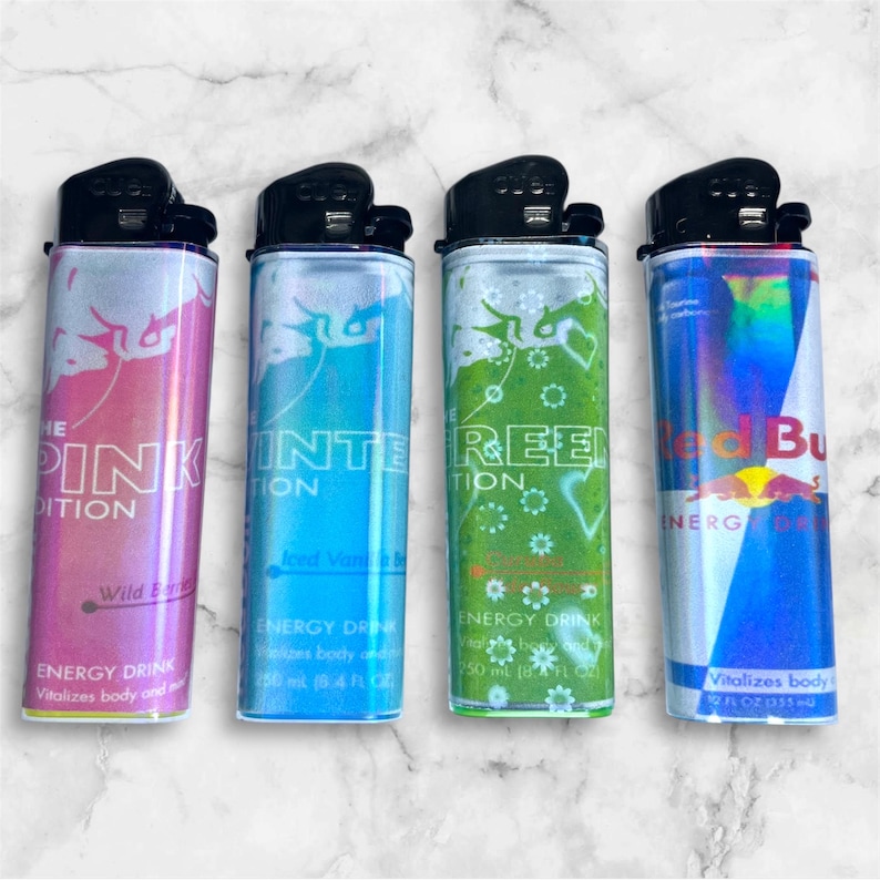Confezione da 4 accendini a forma di bevanda energetica Red Bull / accendini divertenti / idea regalo / accendino a candela immagine 1