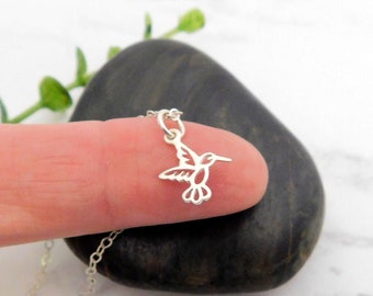 Silver Hummingbird Necklace, Dainty Bird Necklace, Hummingbird Jewelry, Tiny Bridesmaid Jewelry, Minimalist Jewellery, Dainty Bird Necklace