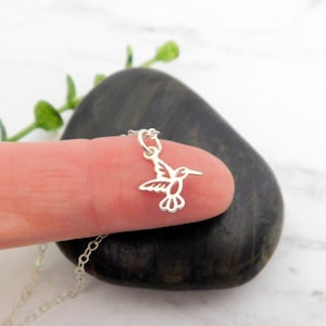 Silver Hummingbird Necklace, Dainty Bird Necklace, Hummingbird Jewelry, Tiny Bridesmaid Jewelry, Minimalist Jewellery, Dainty Bird Necklace