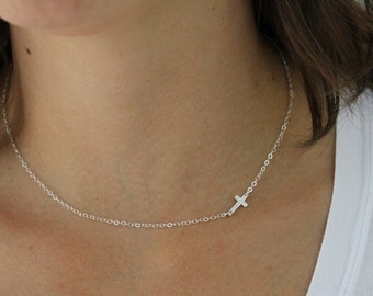 Ketting met zijwaarts kruis: sierlijke sterlingzilveren choker