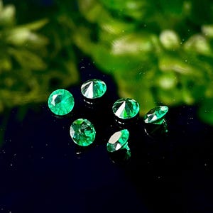 Emerald Green Cubic Zirconia: Round Cut CZ Loose Stone (0.5mm - 10mm)