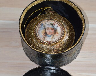 Unique Christmas tree ornament, decorative piece, handmade ornamental ball, Victorian design, interior/Christmas decoration with unique gift box