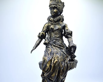 Sculpture, handmade female figure with pedestal, sculpture approx. 15 x 34 cm.