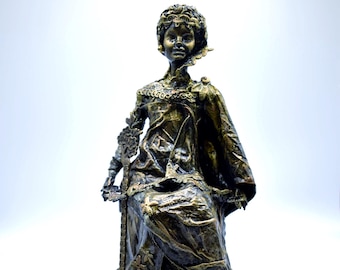 Sculpture, handmade female figure with pedestal, sculpture approx. 15 x 34 cm.
