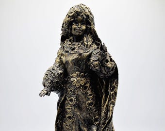 Sculpture, handmade female figure with pedestal, sculpture approx. 15 x 34 cm.