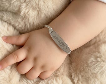 Pulsera de oro de 14 quilates para bebé, pulsera personalizada con nombre grabado, joyería elegante para niños pequeños, regalo personalizado perfecto para bebés.