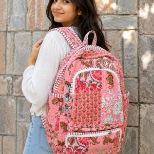 Mochila de algodón acolchada con diseño de patchwork indio: ideal para viajes, la escuela o el ocio.