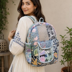 Mochila de algodón acolchada con retazos, hecha a mano en la India.
