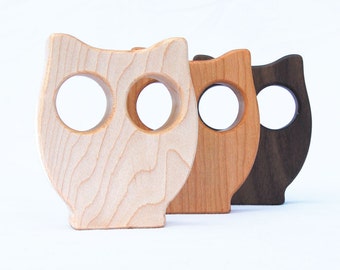 Personalized Owl Wood Rattle // An Eco-Friendly Safe Baby Toy & Teether // Natural Wood Rattle // Personalized Baby Shower Gift