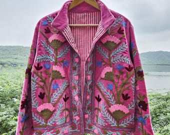 Chaqueta bordada estilo suzani de terciopelo rosa: abrigo bohemio indio hecho a mano