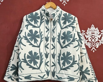 Chaqueta de terciopelo bordada Suzani hecha a mano: Abrigo bohemio floral blanco