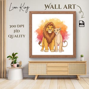 Può includere: Una stampa artistica da parete incorniciata con un'illustrazione ad acquerello di un leone e una leonessa. L'opera d'arte ha una calda tavolozza di colori con sfumature arancioni e rosse sullo sfondo. Il testo "Lion King" e "WALL ART" sono visibili.