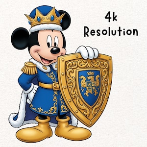 Puede incluir: Imagen de dibujos animados de Mickey Mouse vestido de rey, con un atuendo azul y dorado, una corona y un escudo dorado. El escudo tiene un dise&ntilde;o de escudo de armas. El texto "4k Resolution" se muestra en negro.