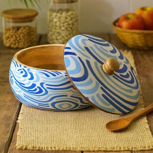 Handgemaakte blauwe keramische chapatidoos | Geïsoleerde houten deksel Roti-container | Artistieke Hotpot | Elegante keukenopberger, met de hand beschilderd