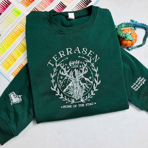 Terrasen Sweatshirt: Throne of Glass Stickerei, die Heimat der Hirsche