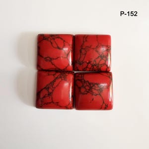 Cabochon quadrato di howlite turchese rossa, lotto di 4 pezzi, gemma a matrice ragnatela rosso vibrante, cabochon a fondo piatto per anello o ciondolo (53,4 ct) P-152