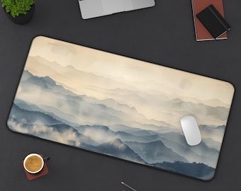 Tapis de bureau Misty Mountain : Peinture à l'encre japonaise, décoration de bureau zen