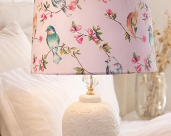 Pantalla de lámpara rosa celestial, accesorio para dormitorio, estampado floral de pájaros, decoración para dormitorio, regalo para ella