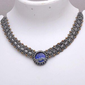Lapis Lazuli Statement Choker – Hantverksmässigt makraméhalsband – Boho Smycken