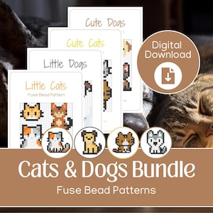 Op de afbeelding: Een digitale bundel strijkkralenpatronen met katten en honden. De afbeelding bevat patroonvellen met de tekst "Cute Dogs", "Cute Cats" en "Little Dogs". De patronen tonen gepixelde ontwerpen van verschillende katten- en hondenrassen. Er is ook een digitaal downloadpictogram aanwezig.
