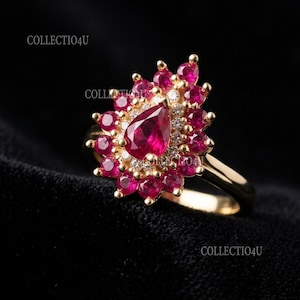 Puede incluir: Un juego de tres cuencos de cerámica anidados en tamaños graduados. Los cuencos presentan un exterior moteado de color crema y un interior marrón oscuro contrastante. El cuenco más grande tiene aproximadamente 20 cm de diámetro.